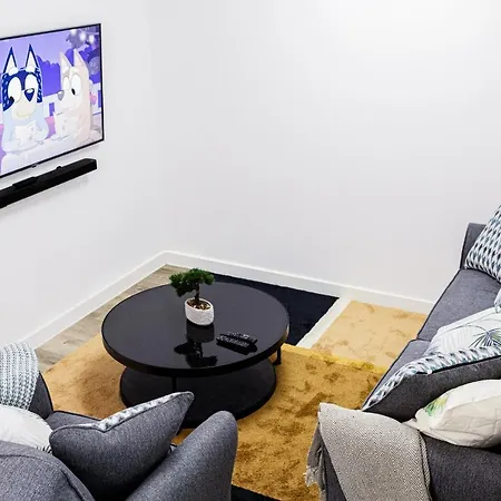 Beautifully Fab 3 Bedroom 4 Beds New Home 8 Guests Stretford Trafford Манчестер Экстерьер фото