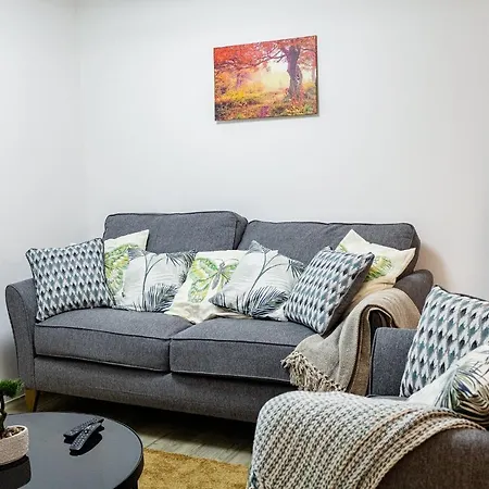 Beautifully Fab 3 Bedroom 4 Beds New Home 8 Guests Stretford Trafford Манчестер Экстерьер фото
