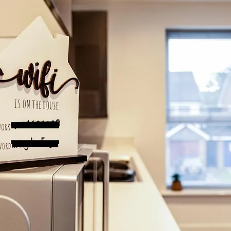 Beautifully Fab 3 Bedroom 4 Beds New Home 8 Guests Stretford Trafford Манчестер Экстерьер фото