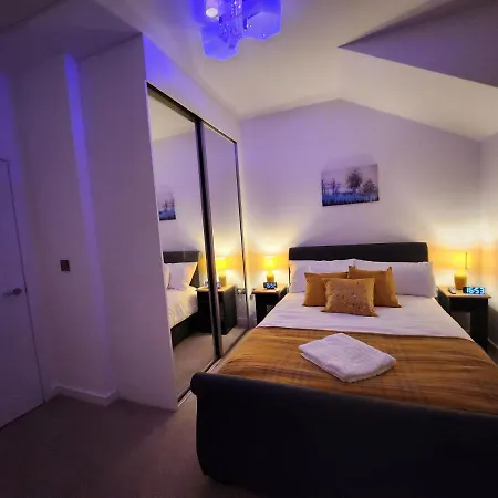Beautifully Fab 3 Bedroom 4 Beds New Home 8 Guests Stretford Trafford Манчестер Экстерьер фото