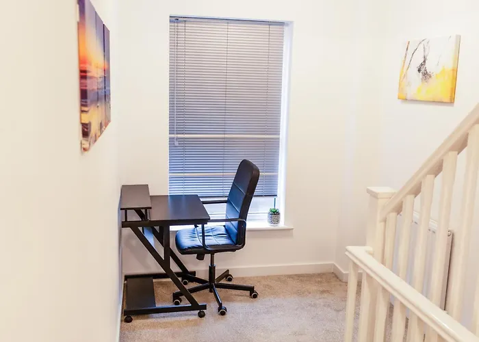 Beautifully Fab 3 Bedroom 4 Beds New Home 8 Guests Stretford Trafford