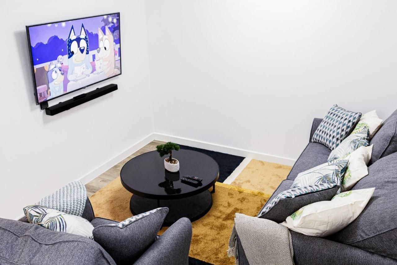 Сasa de vacaciones Beautifully Fab 3 Bedroom 4 Beds New 8 Guests Stretford Trafford *