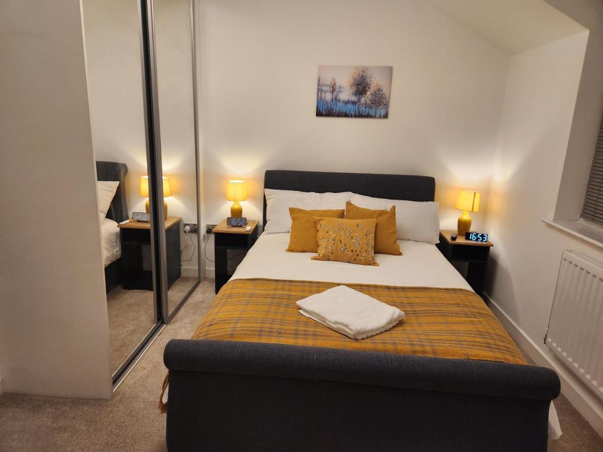 Сasa de vacaciones Beautifully Fab 3 Bedroom 4 Beds New 8 Guests Stretford Trafford Mánchester