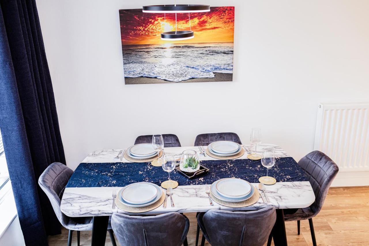 Сasa de vacaciones Beautifully Fab 3 Bedroom 4 Beds New 8 Guests Stretford Trafford